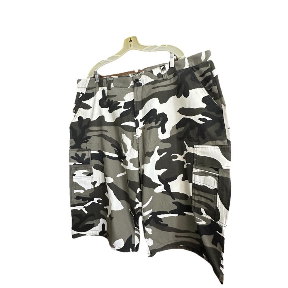 BTL Snow camo Wide Legged Shorts For Men Size 44 Y2K Hiphop Street Wear Wide Leg